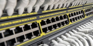 Network Gigabit Smart Switch with cables