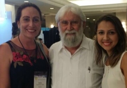 Foto Professoras Sara Fiterman e Lívia Mariane com o Escritor Leonardo Boff 2