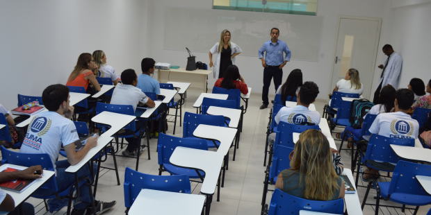 O Prof. Sergio Silva, conversou com cada turma depois da recepção de boas vindas.