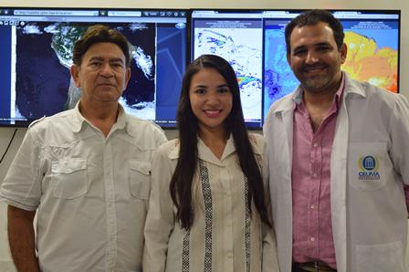 Pai da aluna egressa, Sr. Francisco José de Araújo; a egressa do curso de Eng. Ambiental, Mayara Lucyanne Santos de Araújo e o Prof. Dr. Fabricio Brito Silva